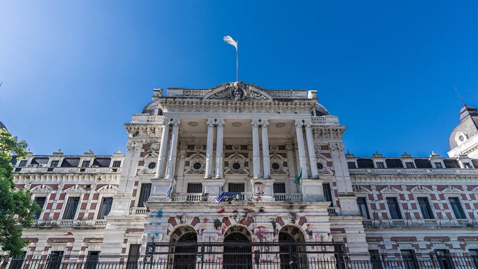 El Gobierno bonaerense ofreció a los gremios docentes un incremento que llega al 40% en julio