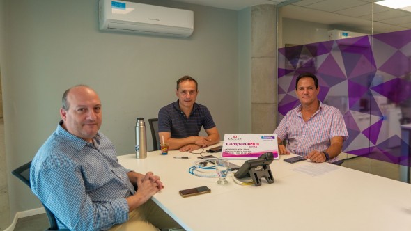 Abella y la CUCeI firmaron un convenio para promover el comercio local