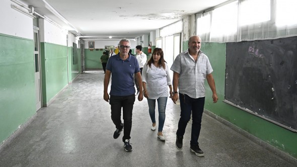 De cara al inicio del ciclo lectivo 2023, Julio Zamora monitoreó obras de infraestructura en establecimientos educativos del distrito