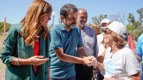 Fernando Moreira y Victoria Tolosa Paz participaron del cierre de la Colonia de Personas Mayores 2023