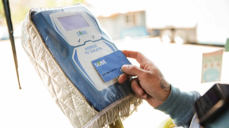 Se actualizarán las tarifas de colectivos y trenes en el AMBA: Con la tarjeta SUBE seguirán los descuentos en el valor del boleto