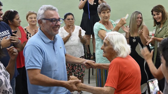 En Las Tunas, Julio Zamora participó del 30° aniversario del Centro de Jubilados "San Antonio"