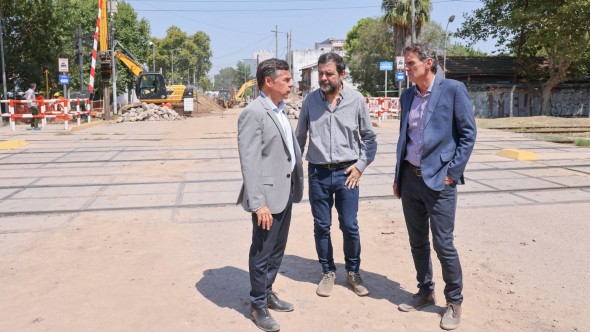 Fernando Moreira, Gabriel Katopodis y Diego Giuliano recorrieron las obras del Paso Bajo Nivel de Perdriel