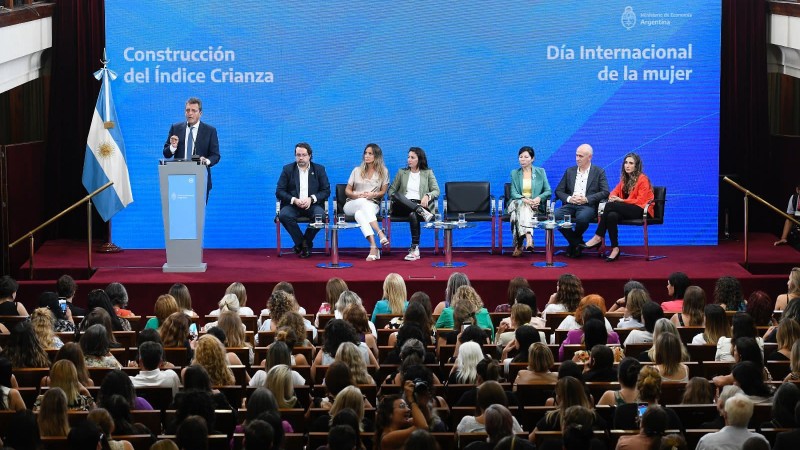 Massa presentó el Índice Crianza y dijo que pedirá a la Corte su aplicación