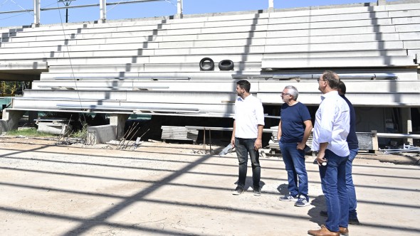 Julio Zamora supervisó los avances de la obra en el nuevo microestadio de Benavídez