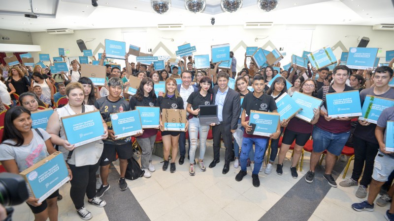 Kicillof: "Decían que entregar computadoras era clientelismo, pero el objetivo es igualar oportunidades"