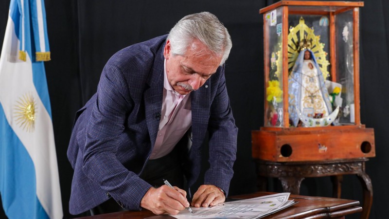 El Presidente firmó el compromiso Ni un pibe, ni una piba menos por la droga, en Luján