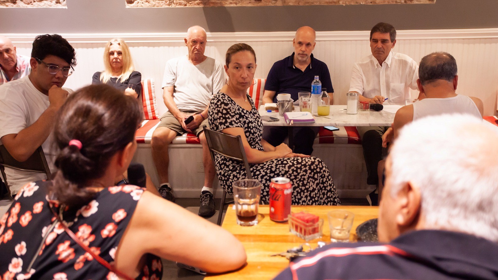 Rodríguez Larreta y Quirós compartieron un café con vecinos de Núñez