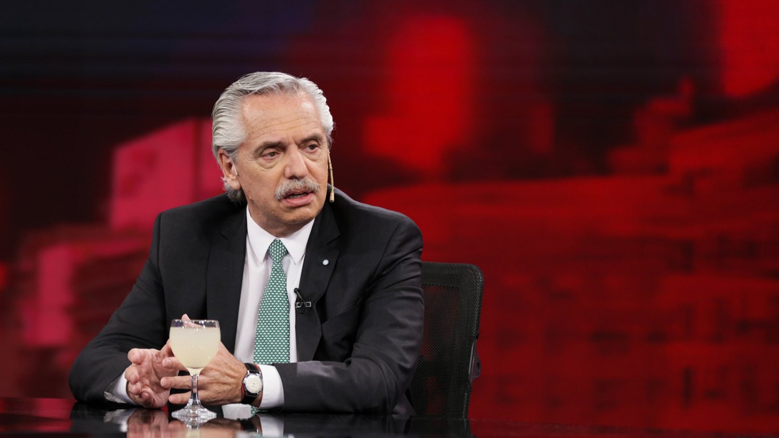 El presidente Alberto Fernández padece "hernia de disco lumbar" y se indicó "reposo"