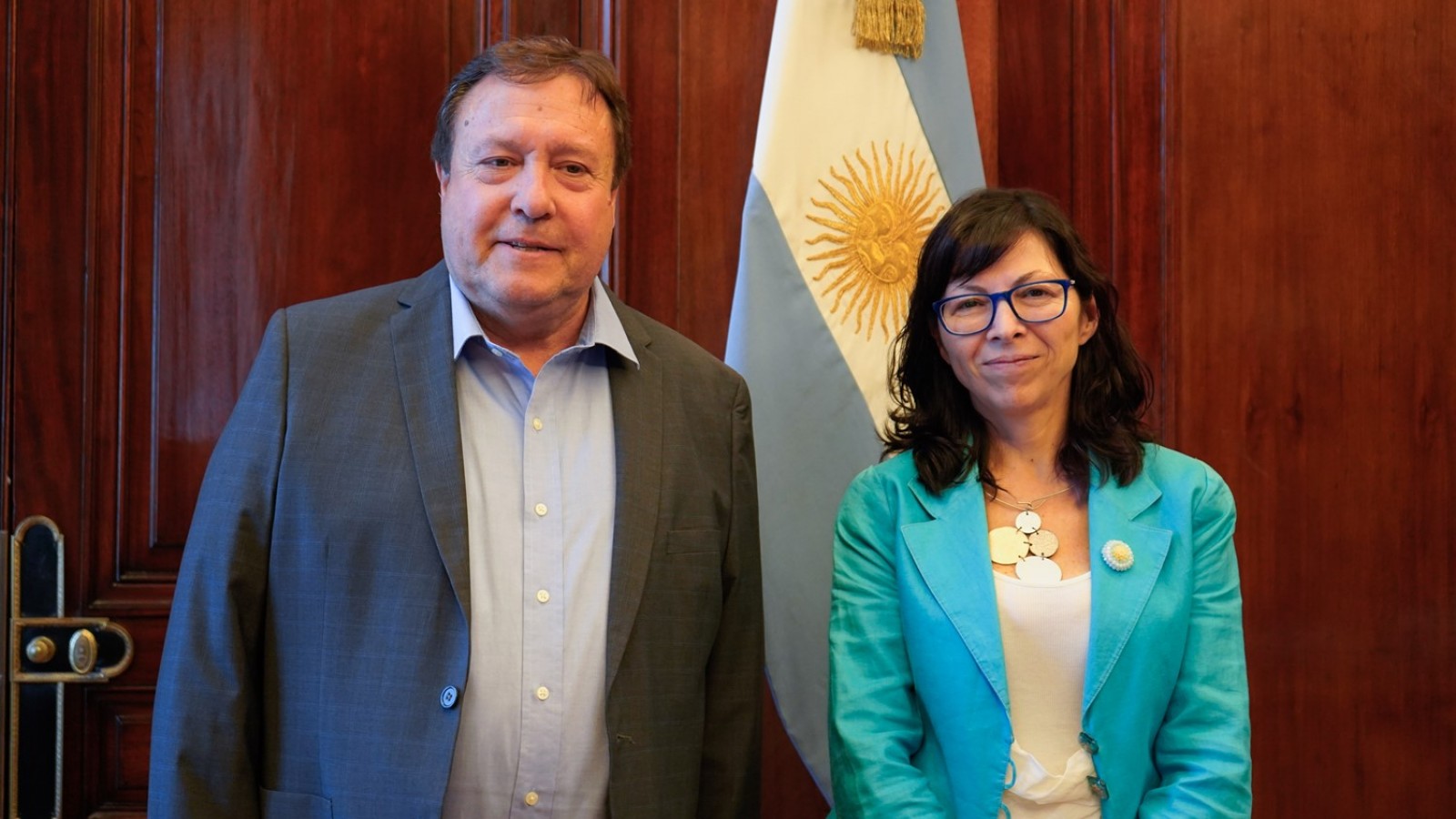 Encuentro de Batakis con productores avícolas afectados por la gripe aviar