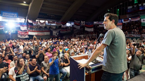 De Pedro pidió "hablar menos entre nosotros y más a jóvenes que no conocieron consecuencias de 2001"