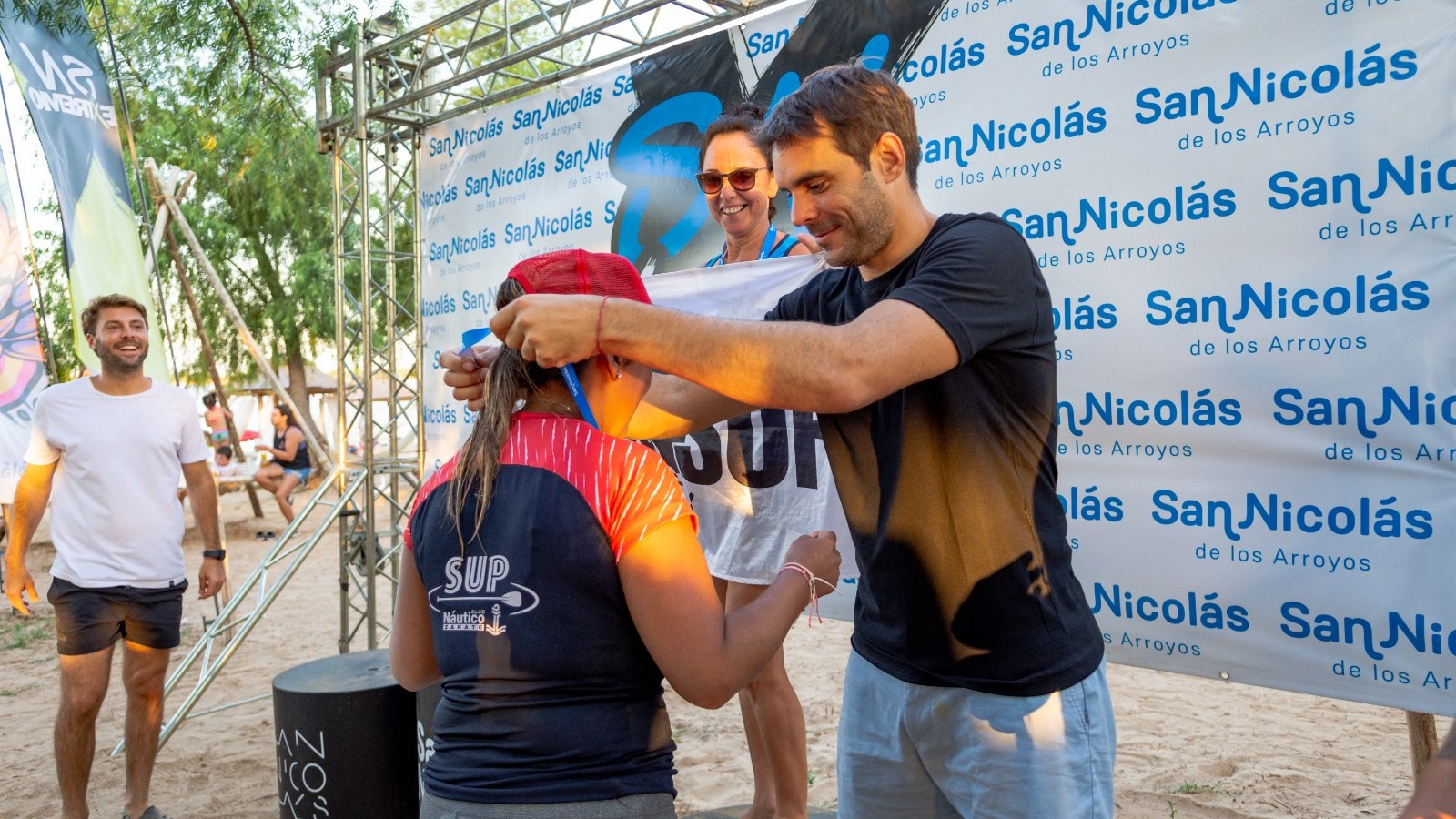 San Nicolás vivió la primera competencia de Sup Race en El Arenal