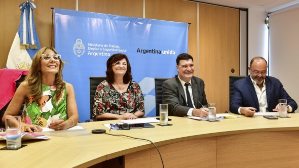 Acuerdan nuevo ingreso mínimo de casi 88 mil pesos en tres tramos, con oposición de la CTAA