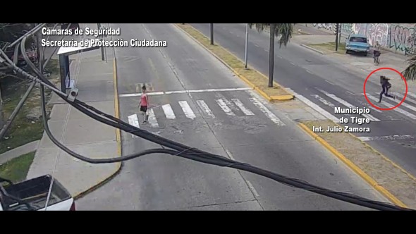 Impactante: fue atropellada violentamente por un auto y recibió rápida atención del COT