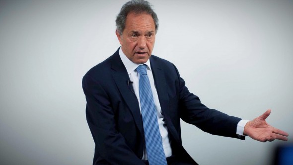 Scioli reafirmó su "derecho a participar de las PASO" dentro del oficialismo