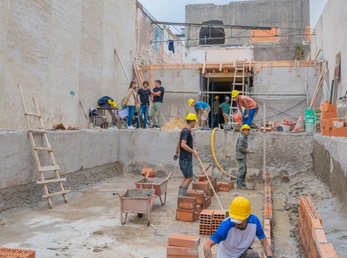 Avanza la obra del nuevo Poli N°11 "Piñeyro" y el Centro de Rehabilitación y Kinesiología