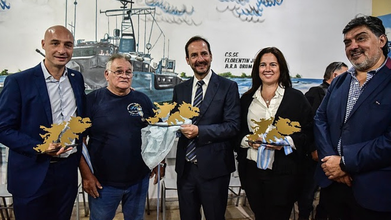 Con un acto y el anuncio de viajes a las Islas, Escobar rindió homenaje a los Caídos y Veteranos de Malvinas