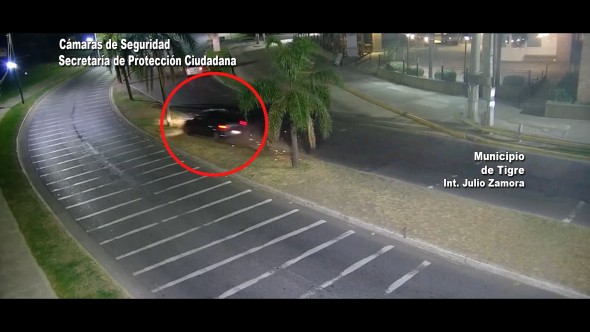 Las cámaras del COT captaron un impactante choque: el conductor resultó ileso de milagro