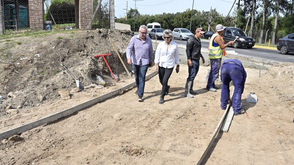Julio Zamora supervisó los avances de la repavimentación del camino Barbarita