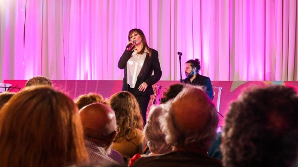 Adriana Varela cerró el Ciclo de Conciertos por la Democracia en Olivos