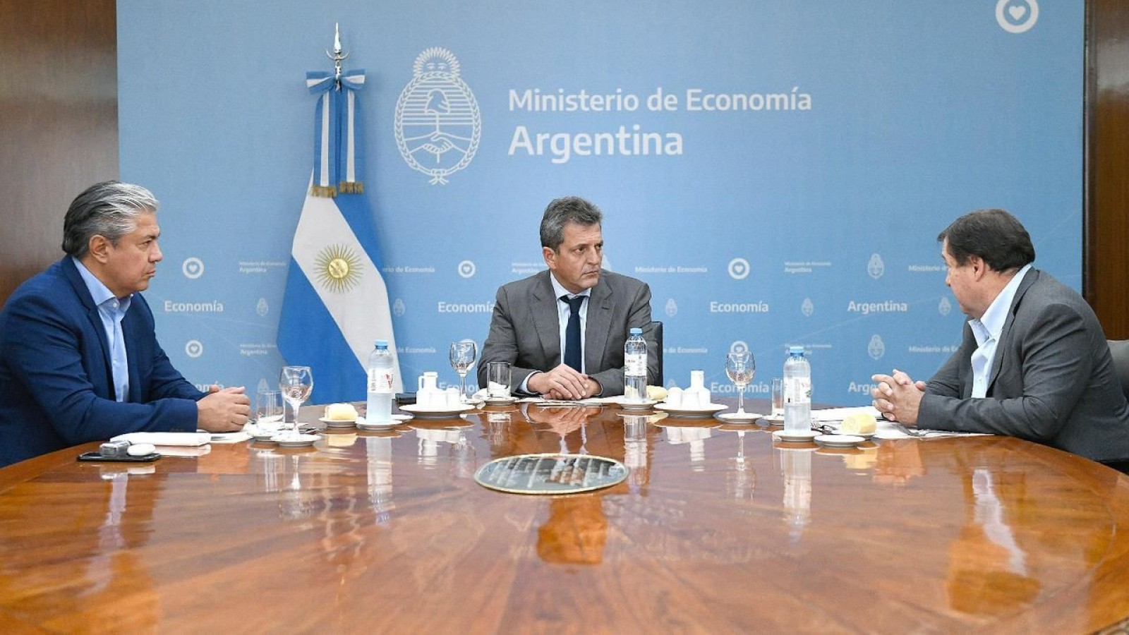 Con eje en energía y economías regionales, Massa recibió a Weretilneck y Figueroa