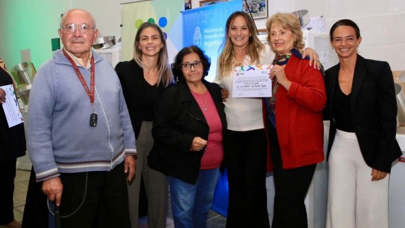 Malena Galmarini y Micaela Ferraro entregaron equipamiento a instituciones de Tigre