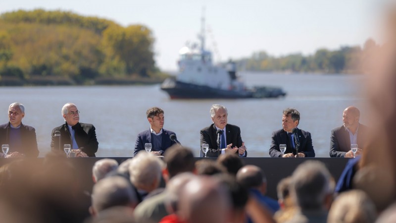 Alberto Fernández: "Hoy ponemos en marcha un nuevo tiempo para la navegabilidad del Río de la Plata"