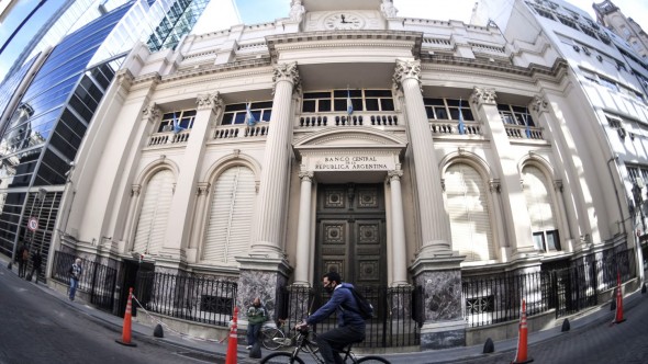 El BCRA elevó en 300 puntos básicos la tasa de política monetaria