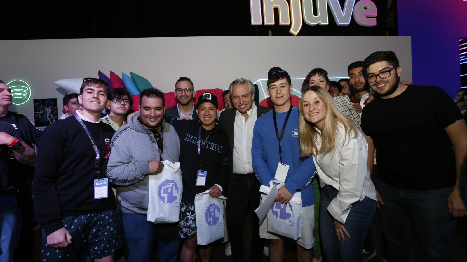 El presidente Alberto Fernández visitó la Feria IT Joven en Tecnópolis