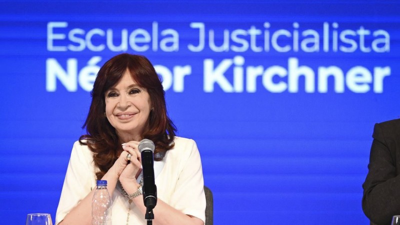 Cristina Kirchner llamó a no repetir el "fracaso" de la Convertibilidad y a crear "programas"