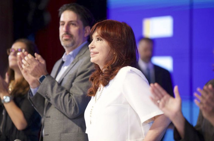 Cristina Kirchner llamó a no repetir el "fracaso" de la Convertibilidad y a crear "programas"
