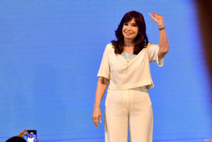 Cristina Kirchner llamó a no repetir el "fracaso" de la Convertibilidad y a crear "programas"