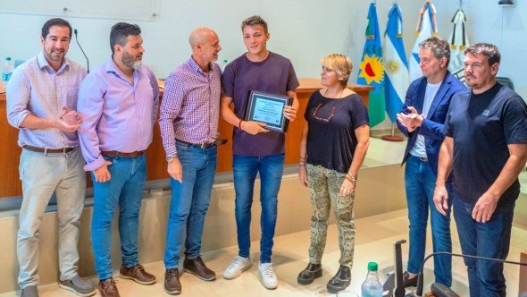 San Fernando reconoció a Mateo Retegui como Personalidad Destacada