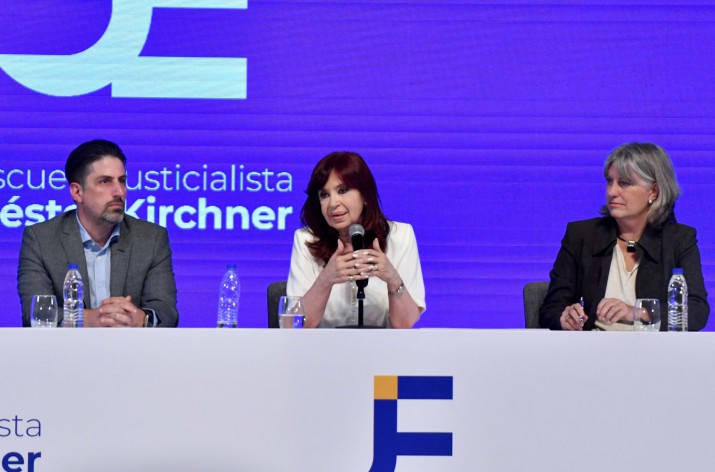 Cristina Kirchner llamó a no repetir el "fracaso" de la Convertibilidad y a crear "programas"