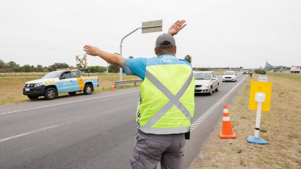 El Ministerio de Transporte realiza fuertes operativos de control vial durante el fin de semana largo