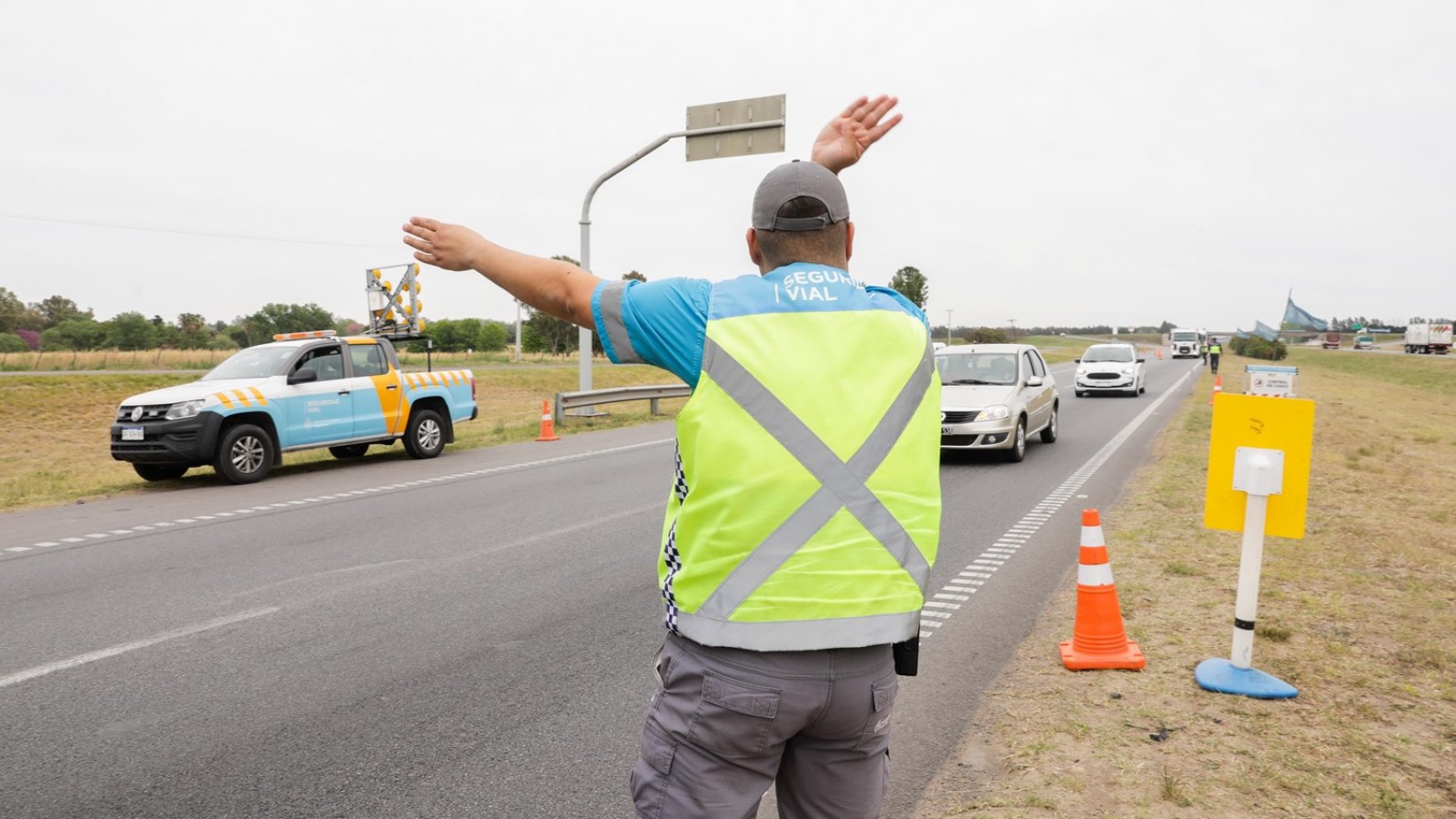 El Ministerio de Transporte realiza fuertes operativos de control vial durante el fin de semana largo