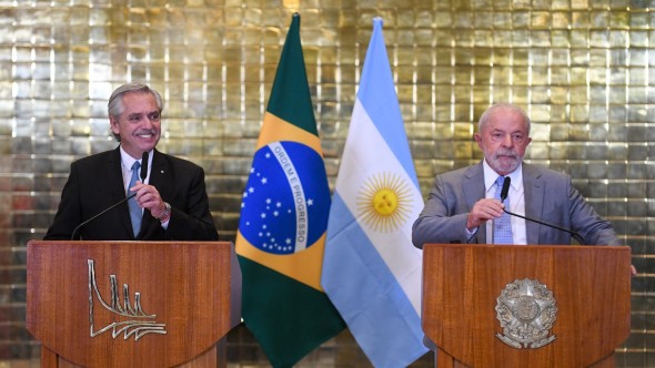 Alberto Fernández: "Celebro el apoyo explícito que el presidente Lula nos ha dado como país y como gobierno"