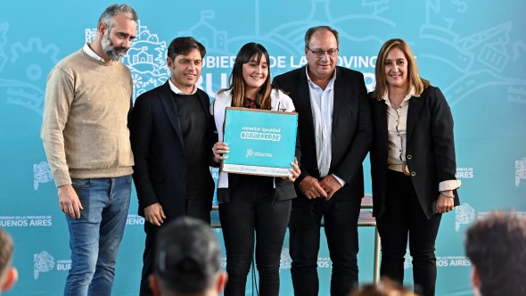Kicillof entregó 94 computadoras personales a estudiantes de General Alvear