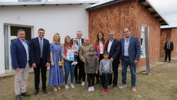 El Presidente entregó viviendas e inauguró las obras de un nuevo gasoducto en la provincia de Catamarca