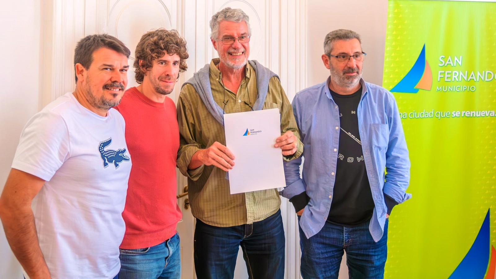 Juan Andreotti entregó un subsidio al Club Victoria para techar una nueva cancha