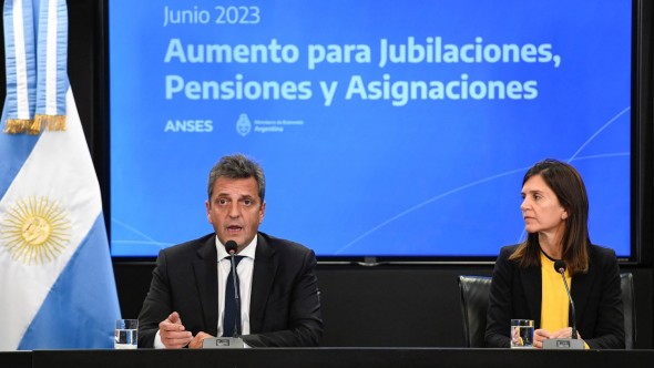 Massa y Raverta anuncian aumento de 21% para jubilaciones y 3 bonos refuerzos para haberes mínimos