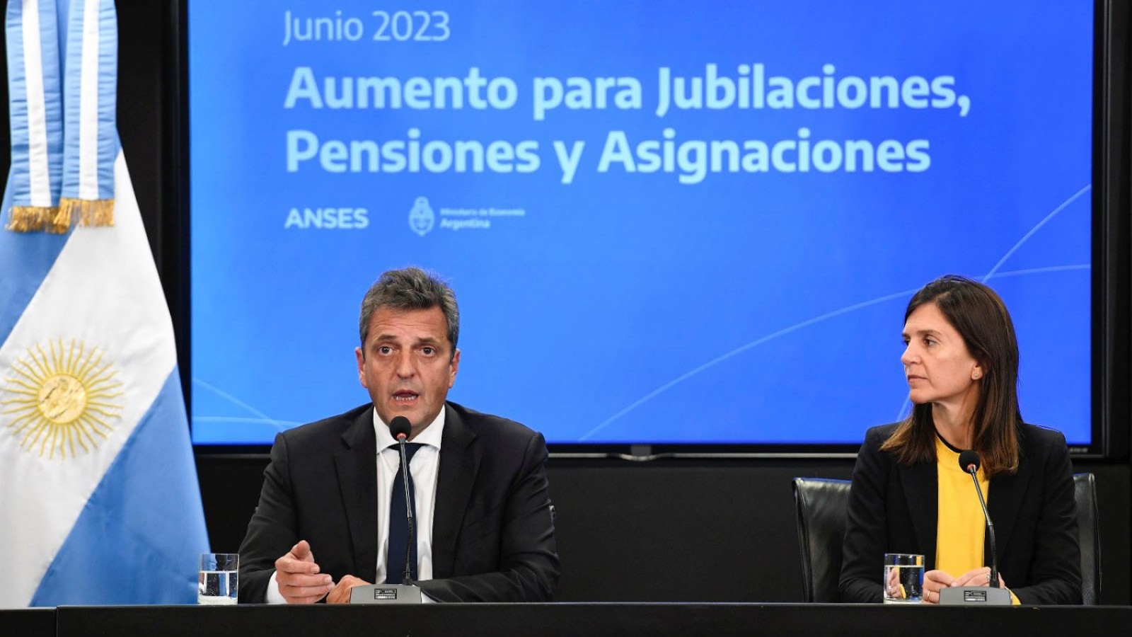 Massa y Raverta anuncian aumento de 21% para jubilaciones y 3 bonos refuerzos para haberes mínimos