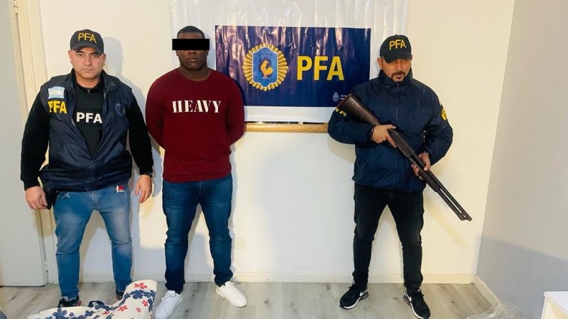 Detienen a dos dominicanos acusados de cometer entraderas en CABA y Vicente López