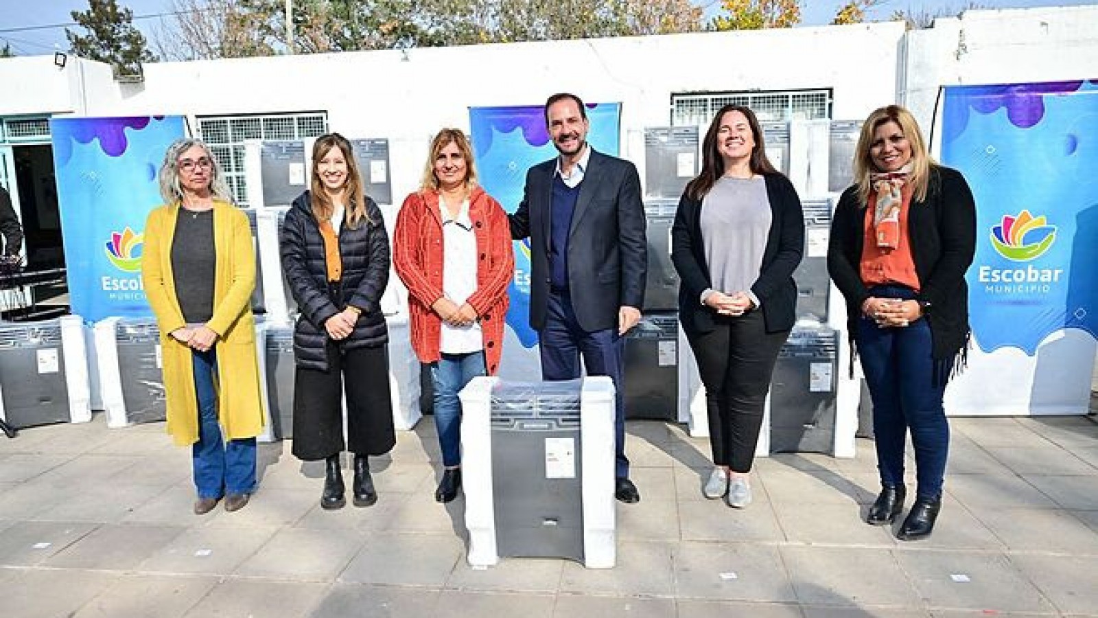 La Municipalidad de Escobar entregó 95 calefactores 23 escuelas y jardines de infantes del distrito