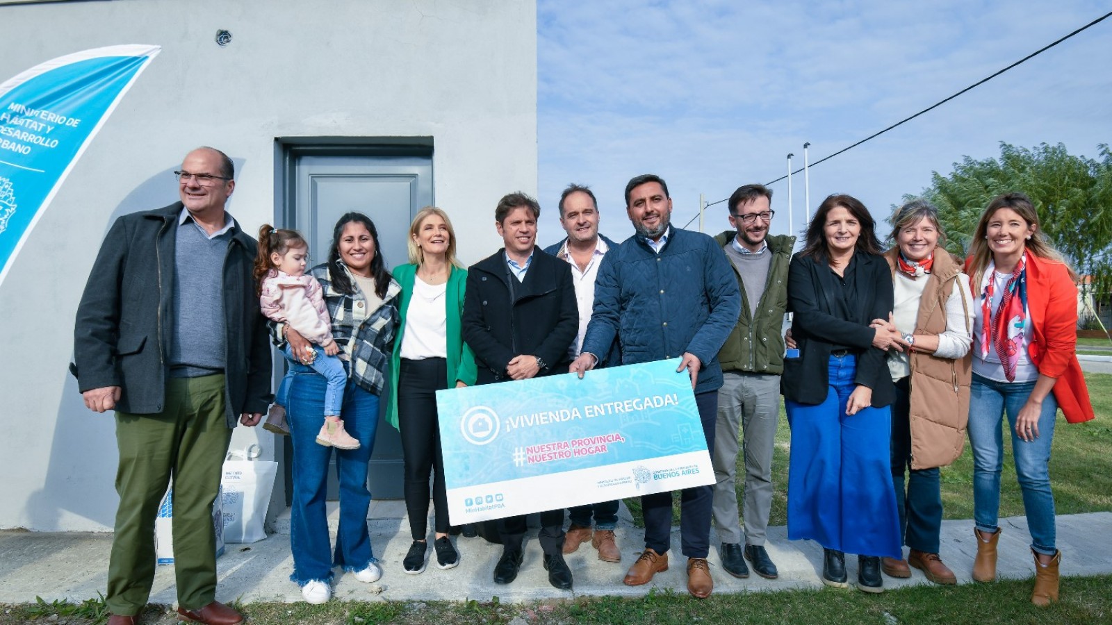 Kicillof entregó 28 viviendas en Tordillo y anunció la construcción de 56 más