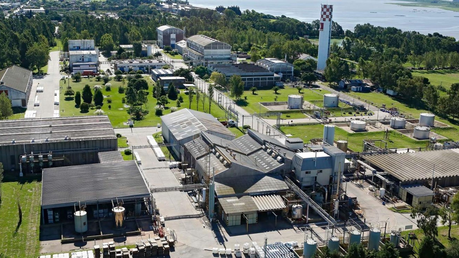 Atanor deberá pagar una millonaria indemnización al Estado argentino por contaminar el río Paraná