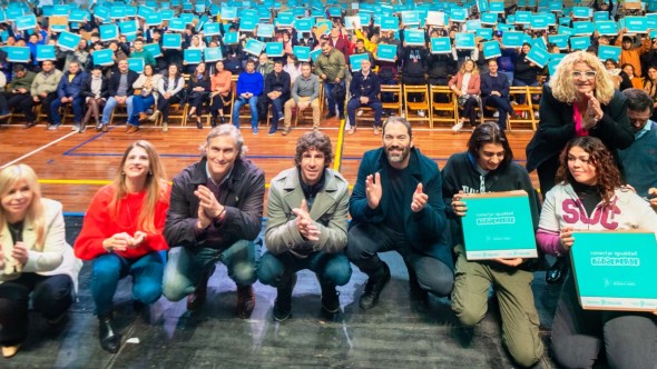 Se entregaron 1.380 notebooks en San Fernando a estudiantes de último año de escuelas públicas