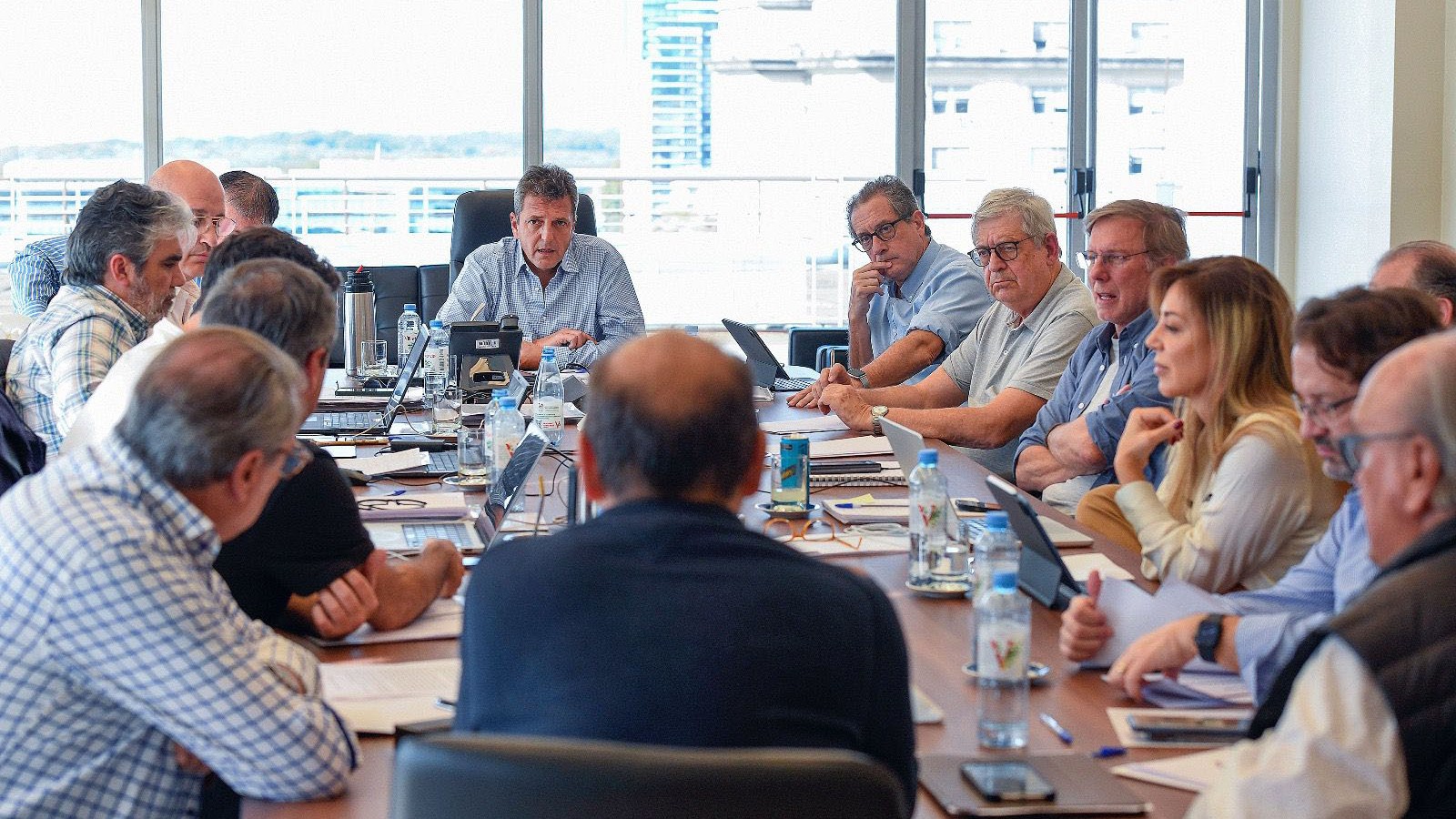 Sube tasa de interés y BCRA interviene para estabilizar tipo de cambios, eje de medidas económicas