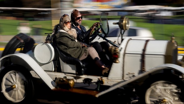Unos 70 vehículos clásicos participaron de una carrera de autos de Recoleta a Tigre