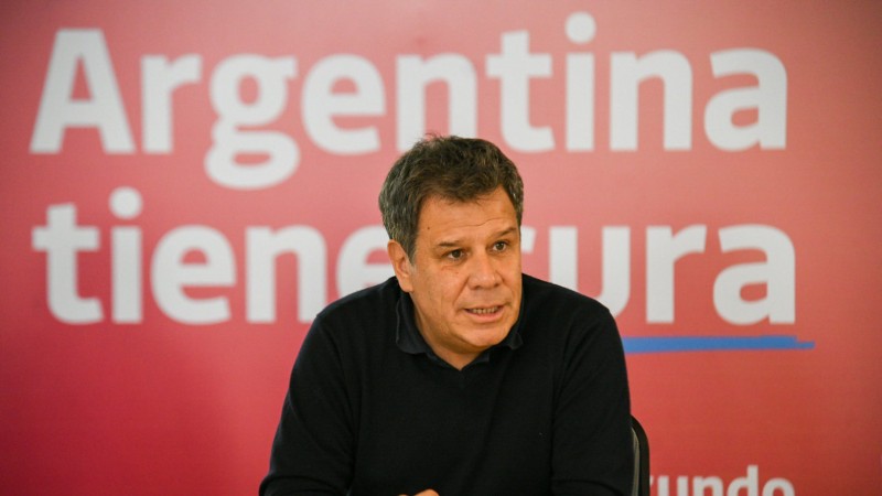 Manes ratificó su candidatura y advirtió que si Milei gana "puede haber un colapso económico"